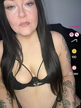 Snapshot of Miss_CurvesXXX chatting on 05.19.26 Miss CurvesXXX online show from 05.19.26
