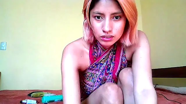 Snapshot of mindymiaw chatting on 06.26.26 mindymiaw online show from 06.26.26