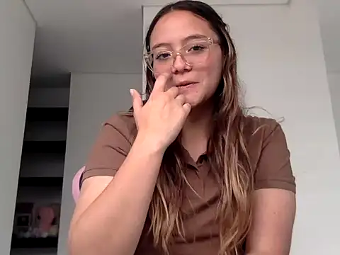 LOLA R  online show from 02.02.26