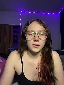 YoungLisaa18 online show from 02.11.26