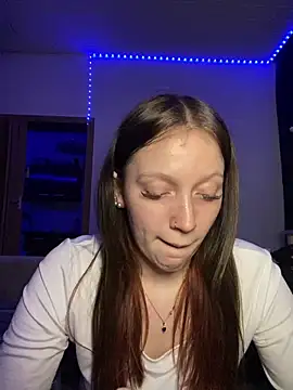 YoungLisaa18 online show from 03.12.26