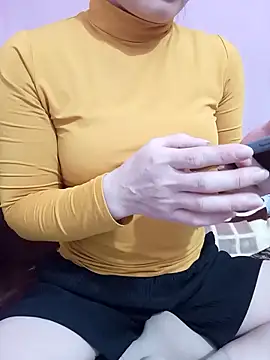 Snapshot of Phoebe-e chatting on 02.05.26 Phoebe-e online show from 02.05.26