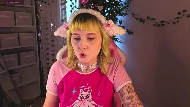 Snapshot of Roziett_Belle chatting on 03.11.26 Roziett Belle online show from 03.11.26