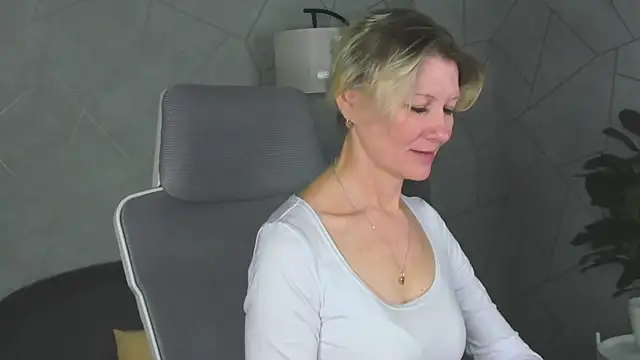 Julie Lucas online show from 03.16.26