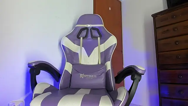 Snapshot of Yankees_xxx chatting on 04.22.26 Yankees xxx online show from 04.22.26