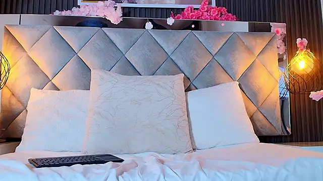 Snapshot of Real_virgin_Pussy chatting on 03.17.26 Real virgin Pussy online show from 03.17.26