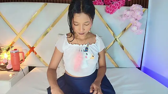 Real virgin Pussy online show from 06.19.26