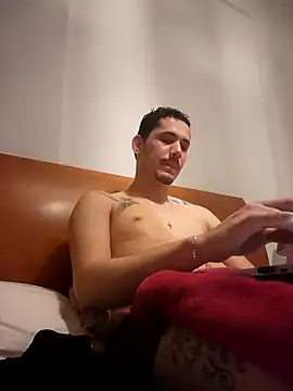 Snapshot of rodrigovianacastelo chatting on 01.15.26 rodrigovianacastelo online show from 01.15.26