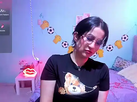 Snapshot of talia_mystic chatting on 06.25.26 talia mystic online show from 06.25.26