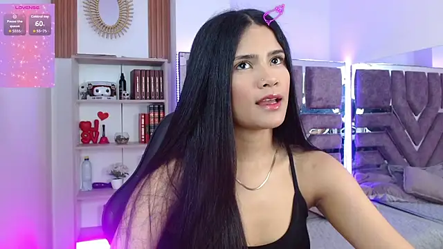 Snapshot of Violet_Collins1 chatting on 02.01.26 Violet Collins1 online show from 02.01.26