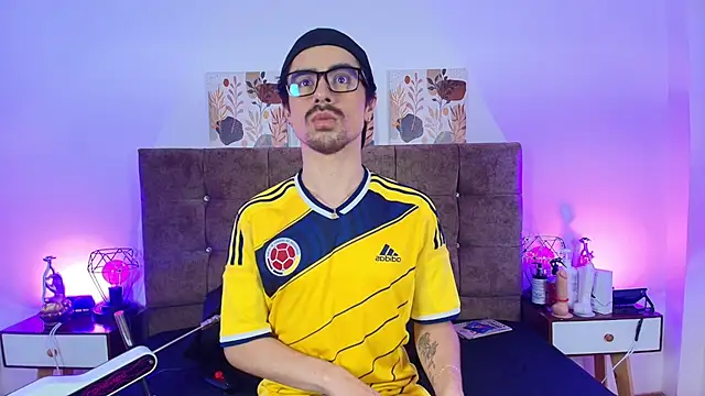 Ethan Briggs  online show from 07.04.26