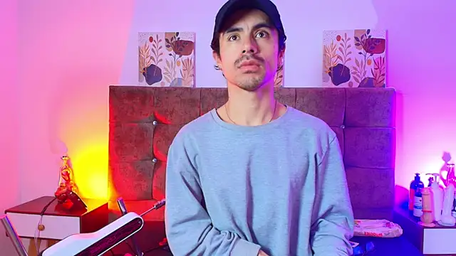 Ethan Briggs  online show from 08.04.26