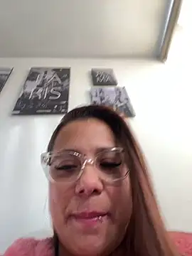 Pretty  Milf online show from 05.10.26