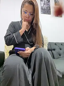 Pretty  Milf online show from 05.29.26