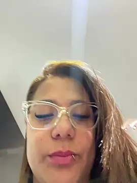 Pretty  Milf online show from 06.21.26