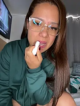 Pretty  Milf online show from 06.29.26