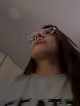 Pretty  Milf online show from 07.12.26
