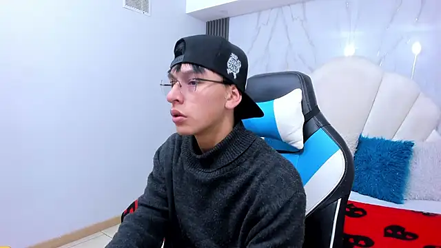 Snapshot of Alexander_Collinss chatting on 01.18.26 Alexander Collinss online show from 01.18.26