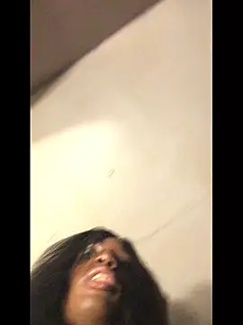 Snapshot of dianagonewild chatting on 03.21.26 dianagonewild online show from 03.21.26