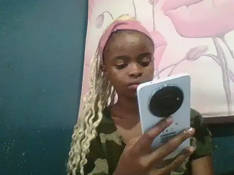 Snapshot of petitemew chatting on 03.22.26 petitemew online show from 03.22.26