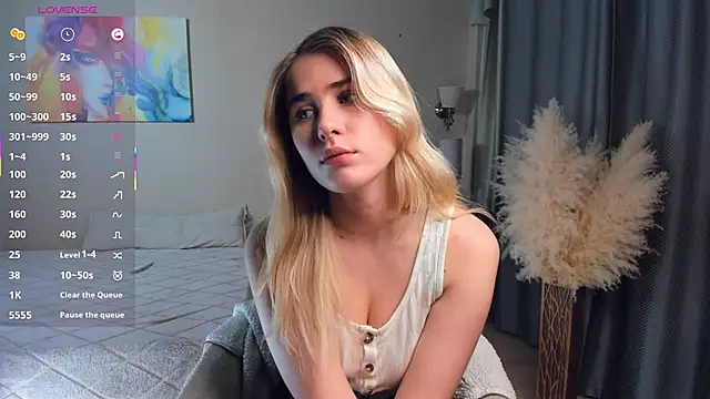 Snapshot of LuanaFincel chatting on 02.01.26 LuanaFincel online show from 02.01.26