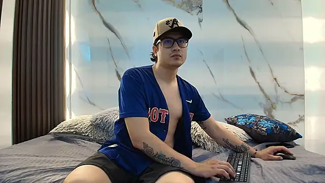 Snapshot of Danner_Alaia chatting on 01.15.26 Danner Alaia online show from 01.15.26