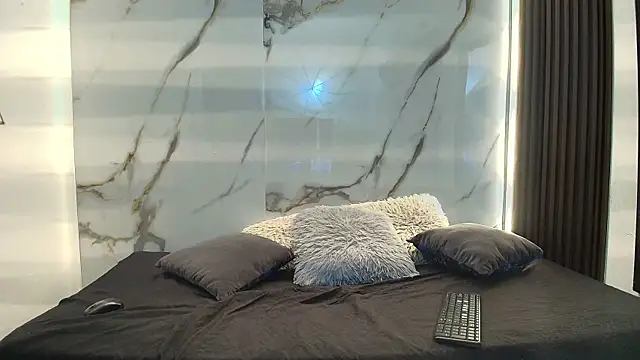 Snapshot of Danner_Alaia chatting on 01.16.26 Danner Alaia online show from 01.16.26