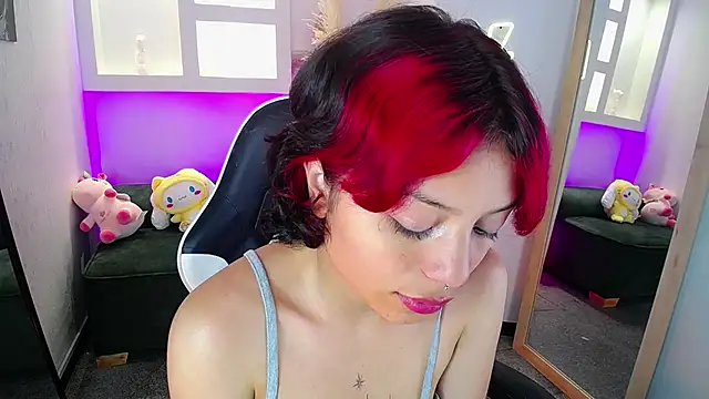 Snapshot of melodyy_as chatting on 05.18.26 melodyy as online show from 05.18.26
