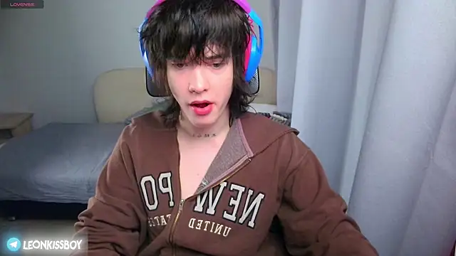 LeonBoykisser online show from 06.15.26