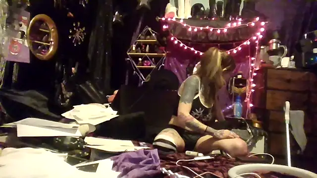 allymoon1369 online show from 04.24.26