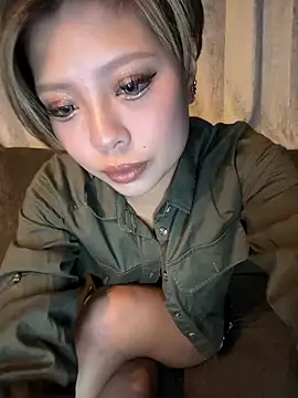 BADBITCHISAKI online show from 02.10.26