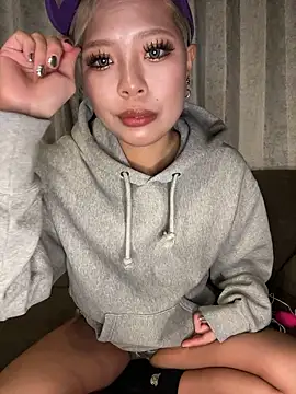 BADBITCHISAKI online show from 02.26.26