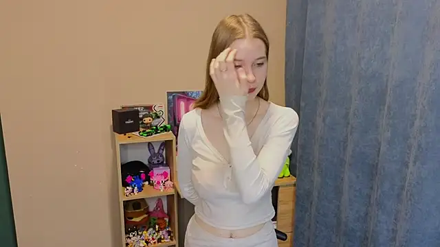 Snapshot of vickky_shy chatting on 05.17.26 vickky shy online show from 05.17.26