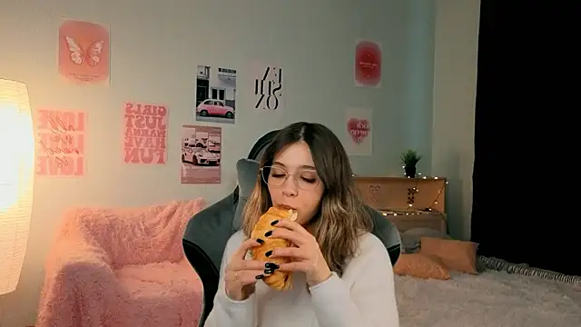 Snapshot of dinnerwithflowers chatting on 03.03.26 dinnerwithflowers online show from 03.03.26