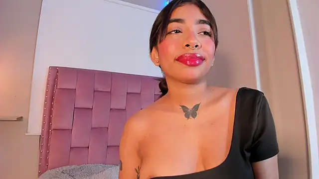 Scarlet Vixen  online show from 04.30.26