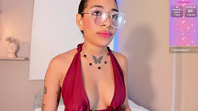 Snapshot of Scarlet_Vixen_ chatting on 06.07.26 Scarlet Vixen online show from 06.07.26