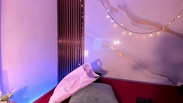 Scarlet Vixen  online show from 07.31.26