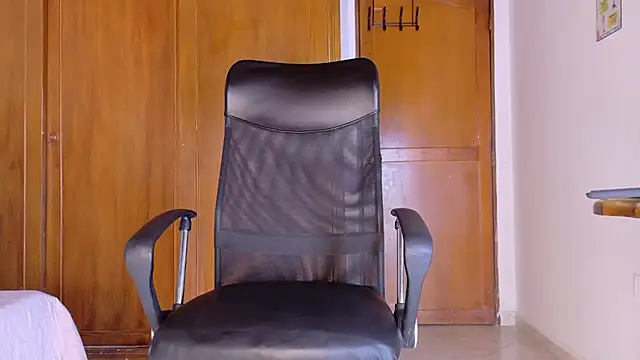 Snapshot of samirths_boy_ chatting on 06.19.26 samirths boy online show from 06.19.26