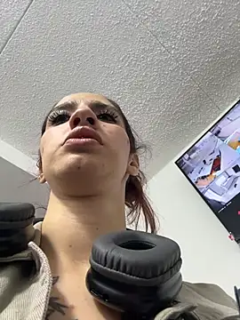 Snapshot of elodie_rouge chatting on 07.16.26 elodie rouge online show from 07.16.26