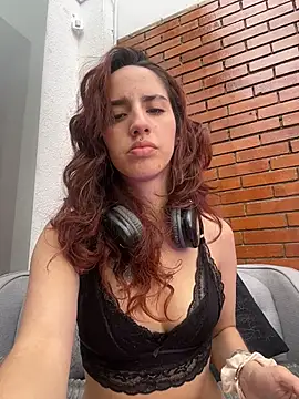 Snapshot of elodie_rouge chatting on 07.23.26 elodie rouge online show from 07.23.26
