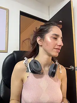 Snapshot of elodie_rouge chatting on 07.28.26 elodie rouge online show from 07.28.26
