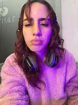 Snapshot of elodie_rouge chatting on 07.29.26 elodie rouge online show from 07.29.26