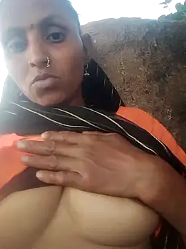 Snapshot of Juli_rathore chatting on 05.18.26 Juli rathore online show from 05.18.26