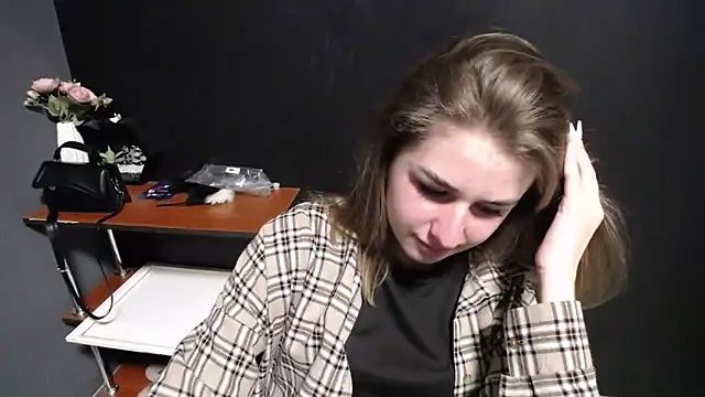 Sunny siren online show from 05.12.26
