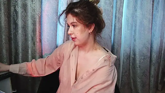 Snapshot of LilianBliss chatting on 05.10.26 LilianBliss online show from 05.10.26