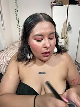 Nailealipsglossy online show from 05.15.26