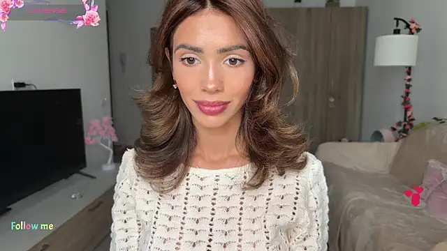 Snapshot of AyanaLys chatting on 05.25.26 AyanaLys online show from 05.25.26