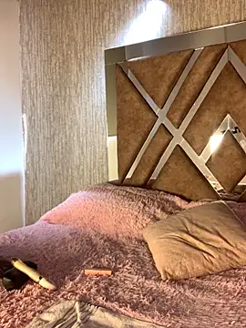 Snapshot of TianaRios_Pink chatting on 02.01.26 TianaRios Pink online show from 02.01.26