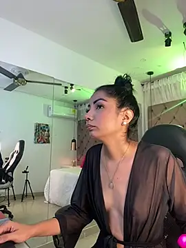 Auri   online show from 06.08.26