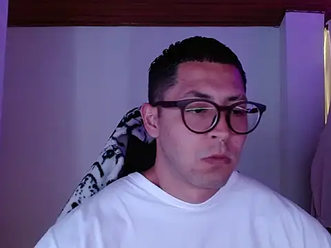 Snapshot of Spilios_low chatting on 02.06.26 Spilios low online show from 02.06.26